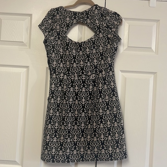 Anthropologie Deletta black grey swirl print mini dress stretchy cap sleeves M - Picture 11 of 12